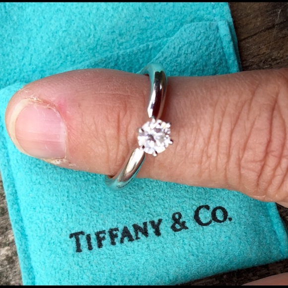 Tiffany & Co engagement ring - Picture 4 of 4