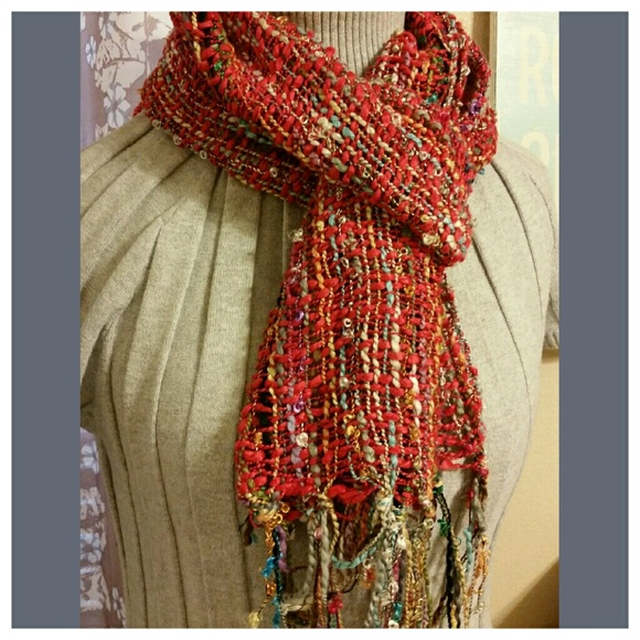 Beautiful soft scarf - Picture 2 of 2