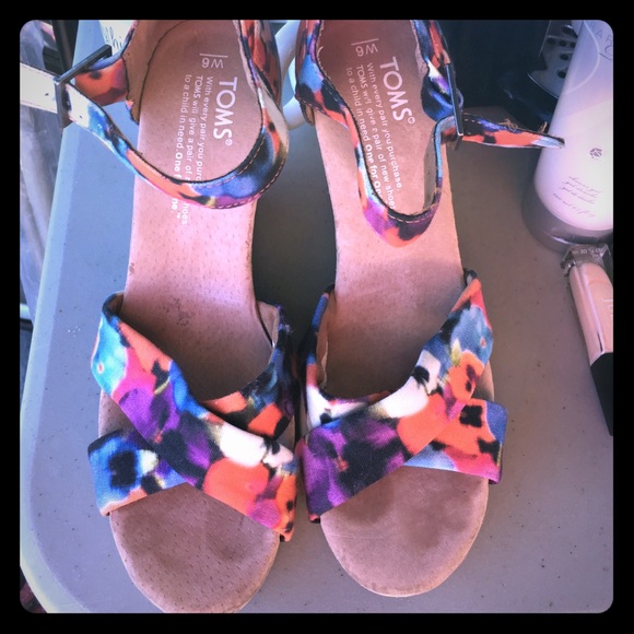 Like new  TOMS wedge sandals
