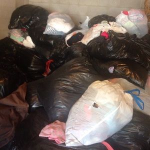 20 piece name brand clothing lot in any size.