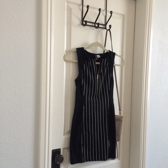 Black and white bodycon dress