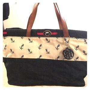 Cute anchor Tommy Hilfiger purse!
