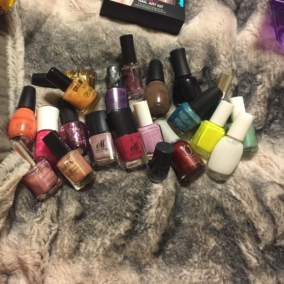 Nail polishes! 💅🏻💅🏻💅🏻💅🏻💅🏻