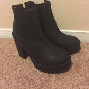 Brand New H&M Platform Chelsea Style Boots