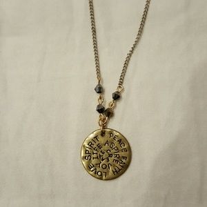 A casual modivational necklace