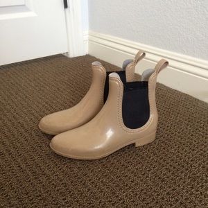 Nude waterproof rain/rubber boots