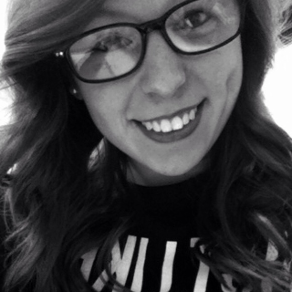 Meet your Posher, Tori - Picture 1 of 1