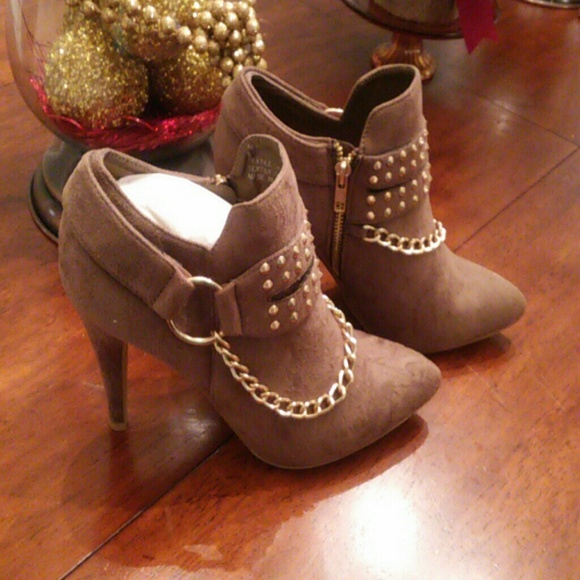 Light Mocha Colored Booties w/ Gold Accent Chains