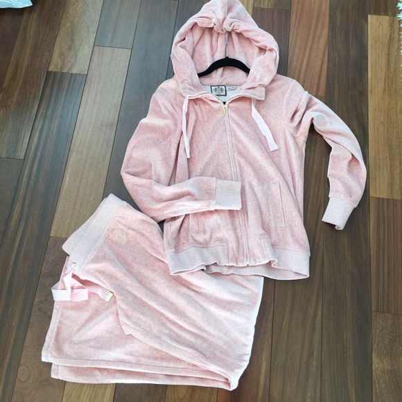 ✨sold✨NWOT Juicy Couture velour jog set