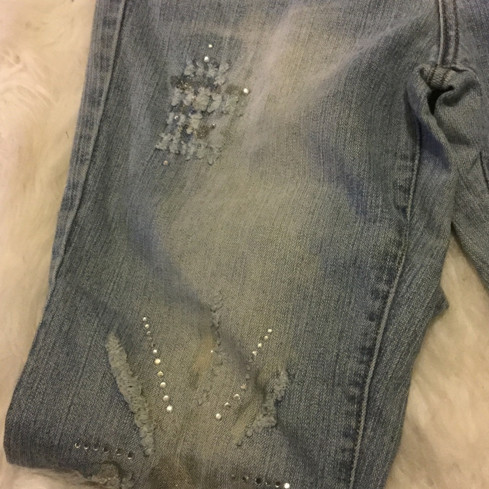 ✨✨WOMANS Fashion Jeans w/ rhinestones✨✨