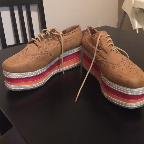 Tan ,Orange, Red Platform - Picture 2 of 3