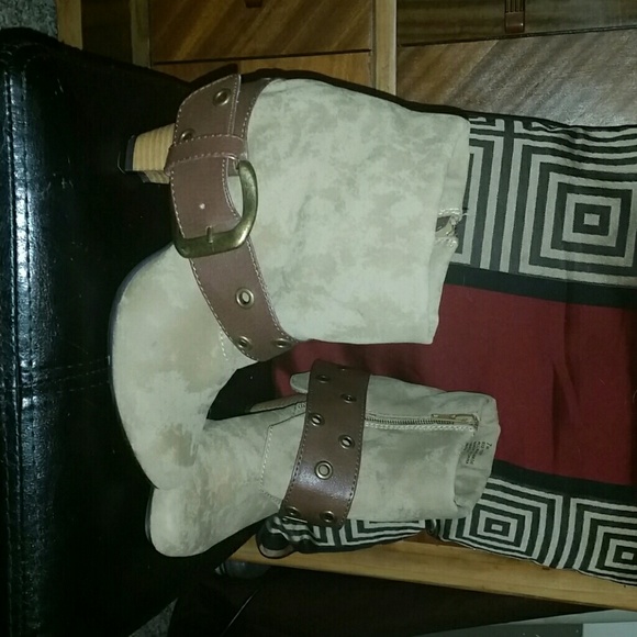 SOLD Decree size 7 brown slouch booties. - Picture 1 of 3