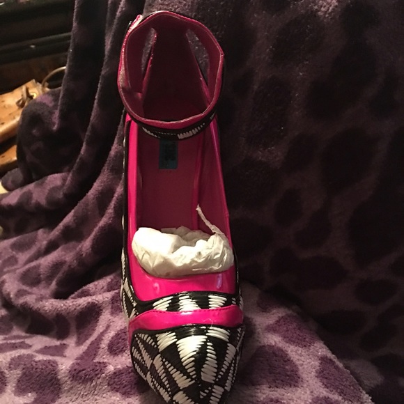 Shoes - Picture 2 of 3