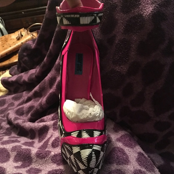 Shoes - Picture 3 of 3