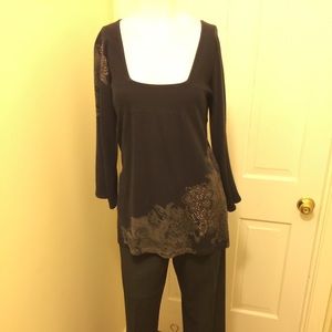 Pretty plum tunic sweater w/square scoop neck, Med