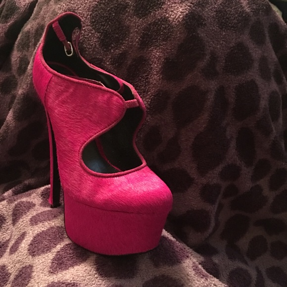 Pink London Trash shoe - Picture 1 of 3