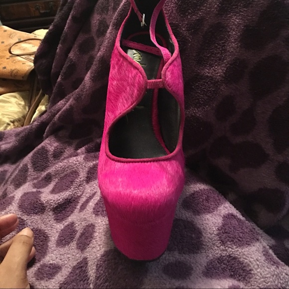 Pink London Trash shoe - Picture 2 of 3