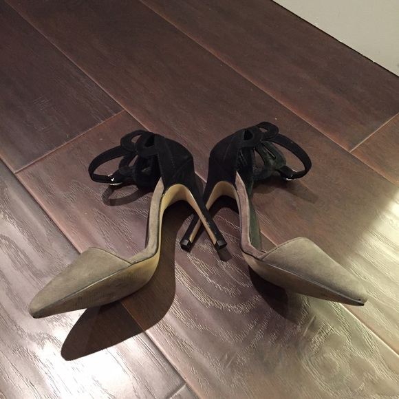 Simple and chic two-tone D'Orsay heels. - Picture 3 of 4