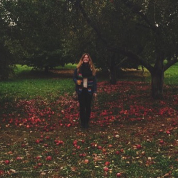 Meet your Posher, Jackie - Picture 3 of 3