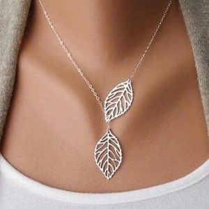 🎀 BRAND NEW SHORT NECKLACE 🎀