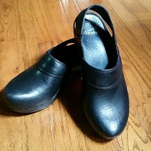 Dansko sz 37 clog