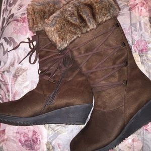Furry boots with heel