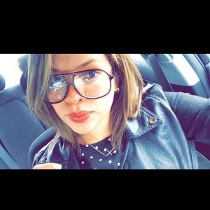 Meet your Posher, Vanessa