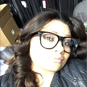 Meet your Posher, Roxana