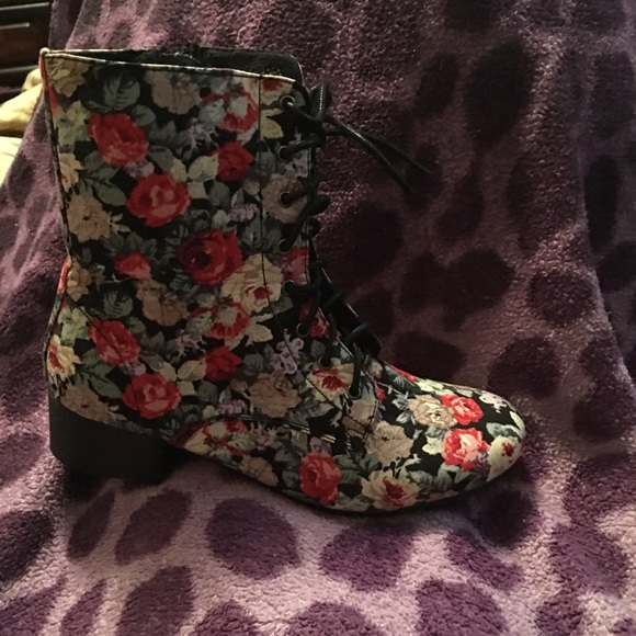 Boots - Picture 1 of 3