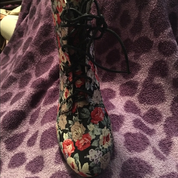 Boots - Picture 2 of 3