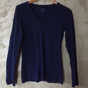 Blue Old Navy v neck shirt