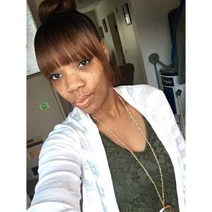 Meet your Posher, Alexinia