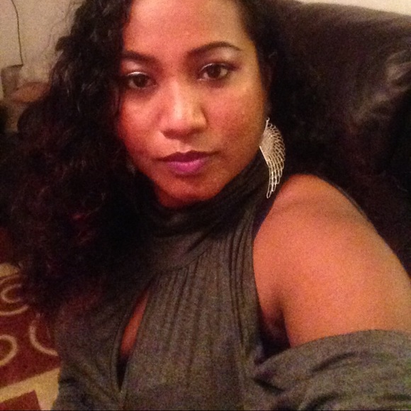 Open Shoulders Dress - Picture 3 of 3