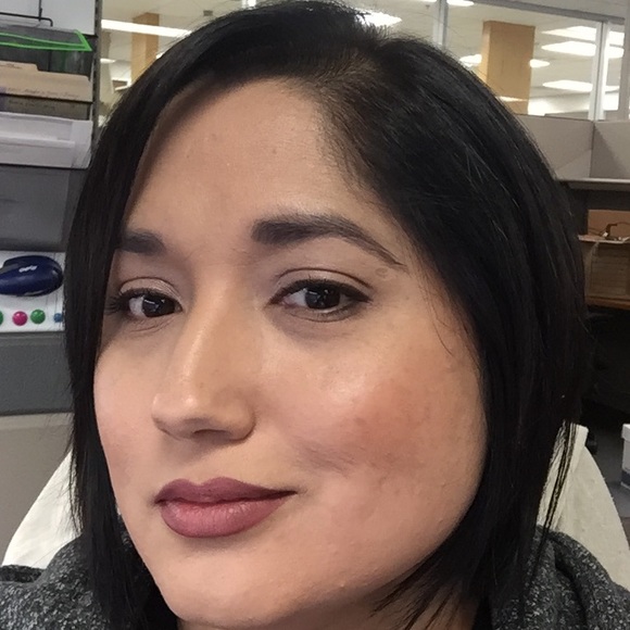 Meet your Posher, Claudia