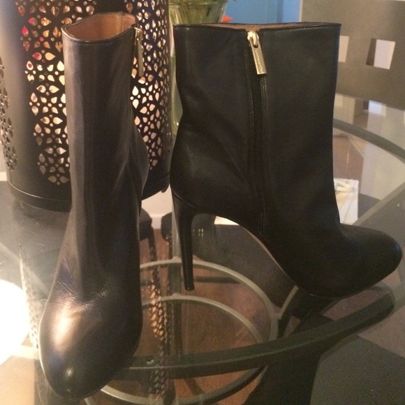 Louise et Cie heeled black booties w/gold hardware