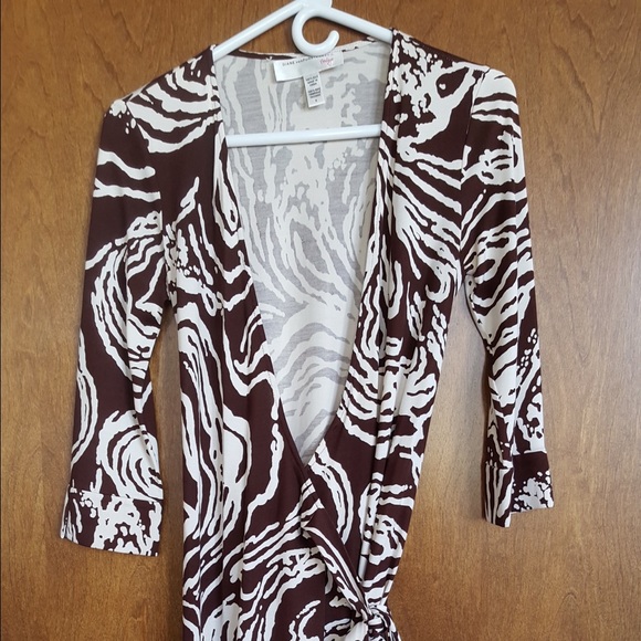 Diane von Furstenberg Dresses & Skirts - Diane von Furstenberg silk wrap dress