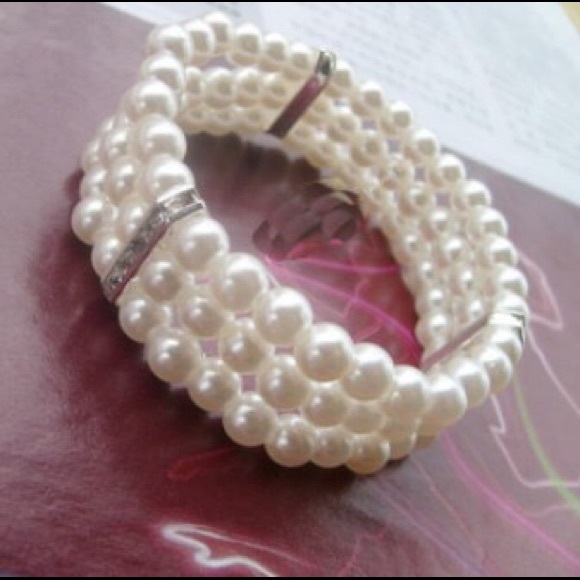 Fashion Pearls Elastic Bracelets 3 on 1 New !!!