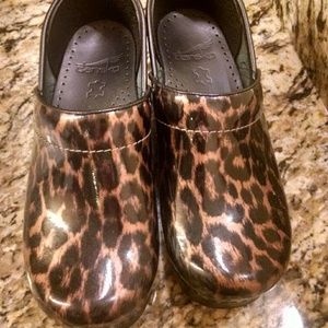 Leopard print Danskos