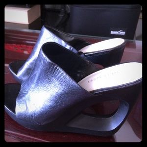 Nine West size 8 black wedge