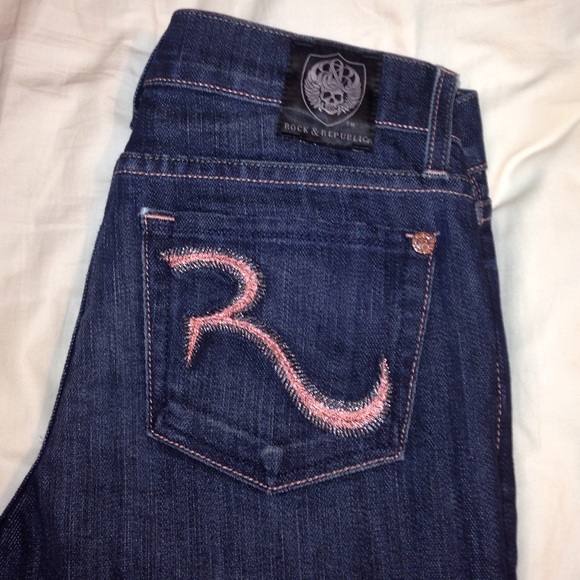 Rock & Republic Dark Wash w/ Pink Stiching