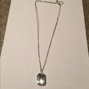 Clear pendant necklace