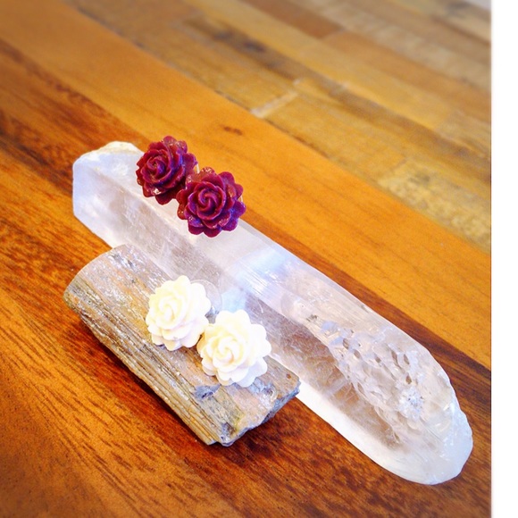 SALE!!! URBAN OUTFITTERS Rose Earrings Set - Picture 2 of 3