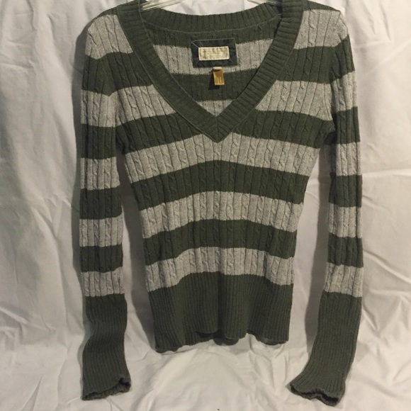 American eagle v neck striped sweater