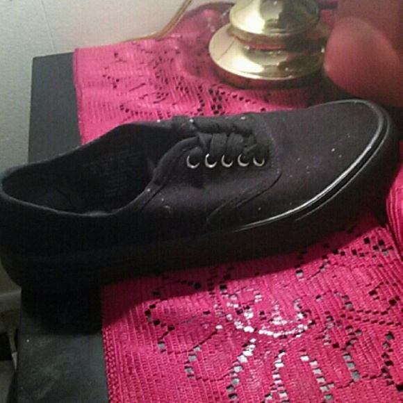 Vans - Picture 2 of 4