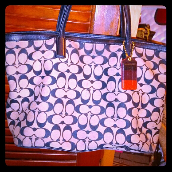 Coach - Picture 1 of 1