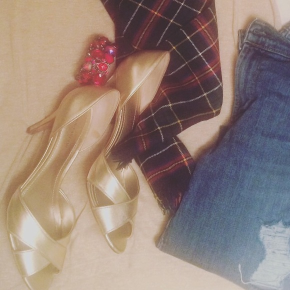 Ann Taylor gold open toe pumps - Picture 1 of 4