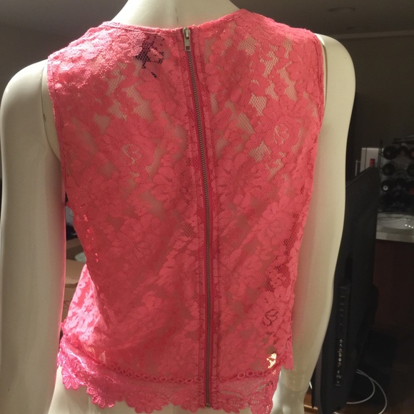 2B Bebe pink lace sleeveless top - Picture 2 of 2