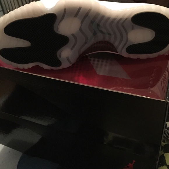 Jordans 11 72-10 - Picture 3 of 4