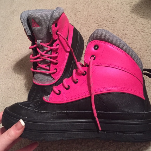 Nike ACG Woodside GS size 6
