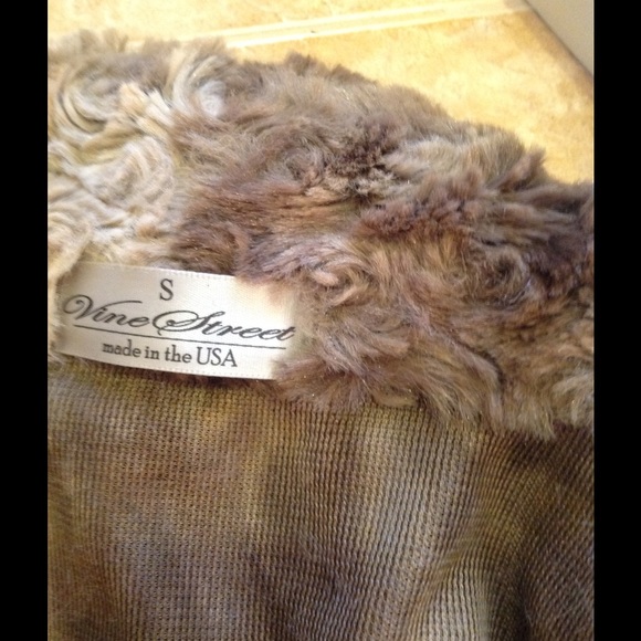 💞Faux Fur Vine Street Vest💞 - Picture 4 of 4